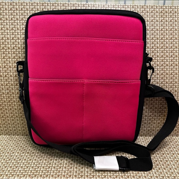 Eastsport Pink/Black Crossbody carrying case for iPad/Bible, etc. Pockets NWOT - Picture 6 of 9